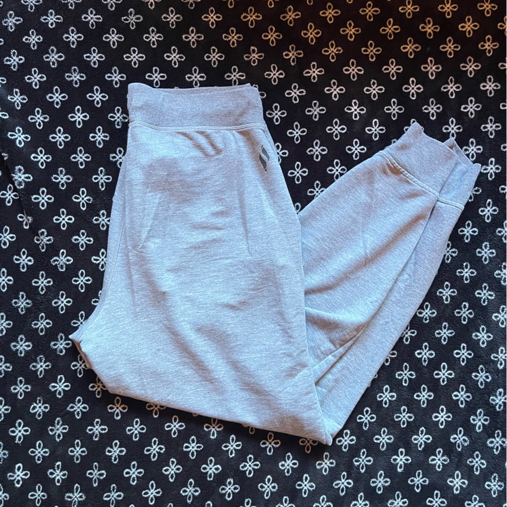 gray lightweight skechers joggers sweatpants